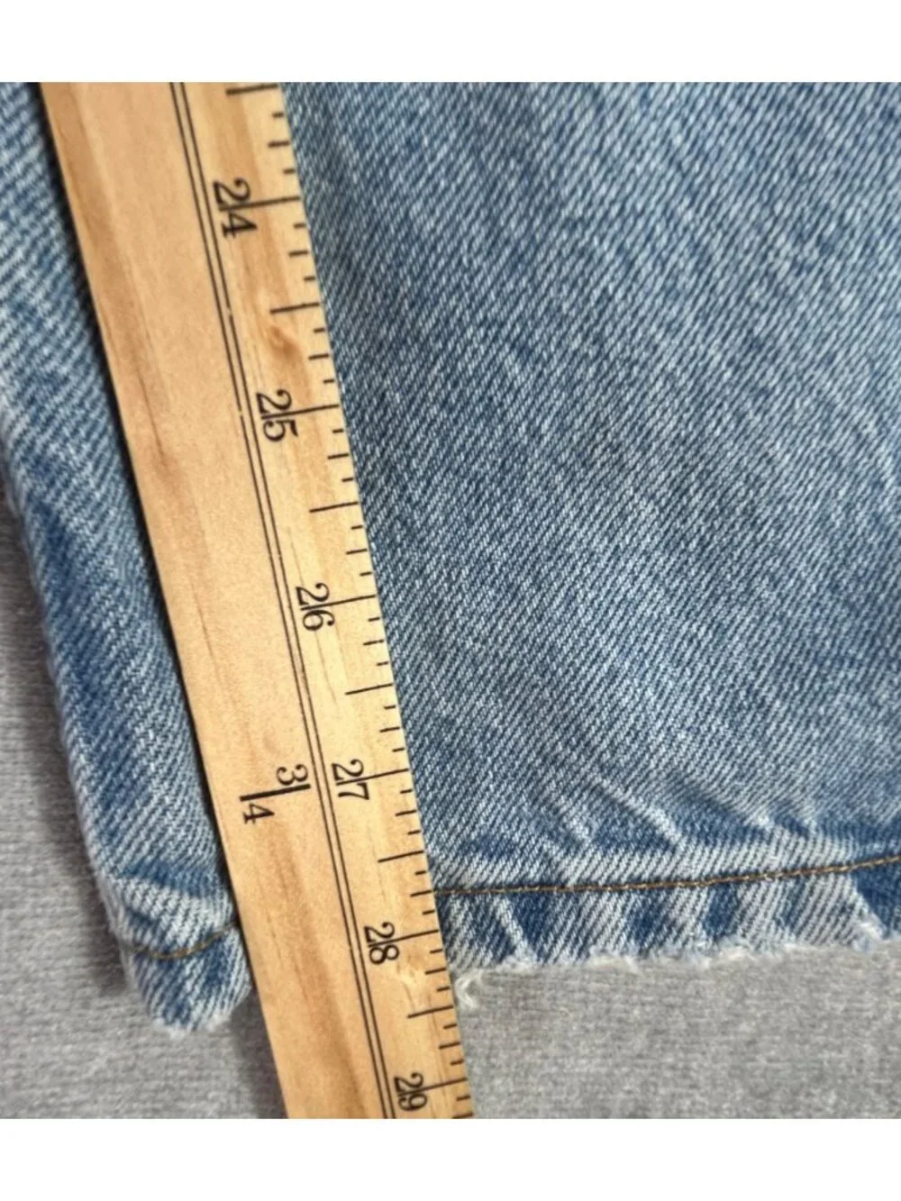 Vintage Y2K Light Wash Levi's Straight Leg Relaxed 36x30 90s Distressed Casual